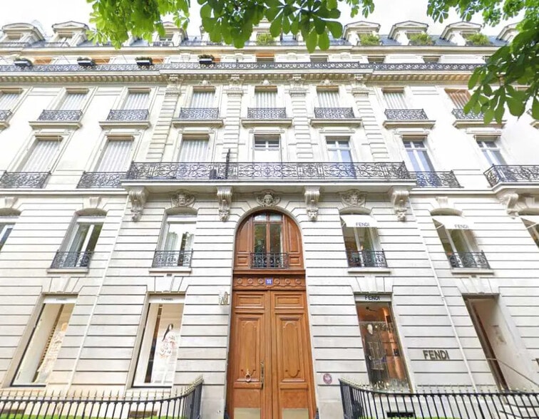 51-55 Avenue Montaigne, Paris for lease - Building Photo - Image 1 of 3