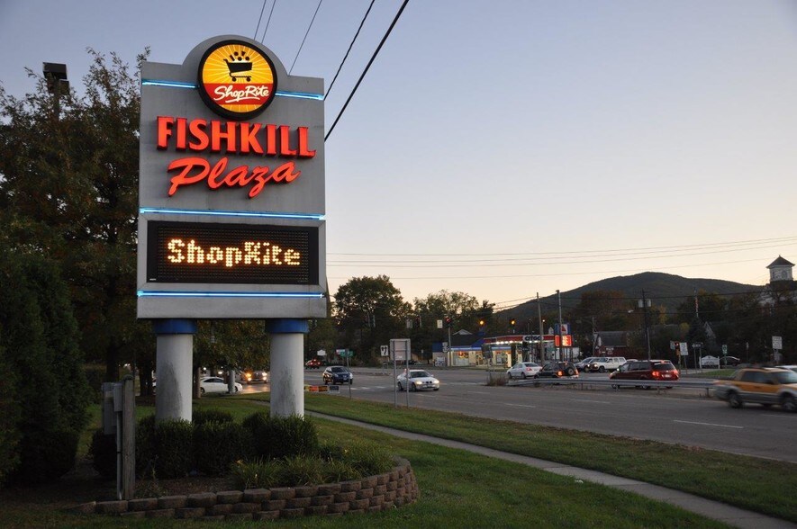 738 Route 9, Fishkill, NY for sale - Pylon Photo - Image 1 of 1