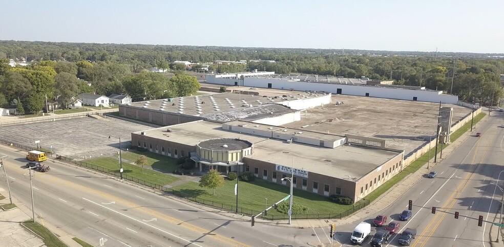 711 Harrison Ave, Rockford, IL for lease - Building Photo - Image 1 of 2