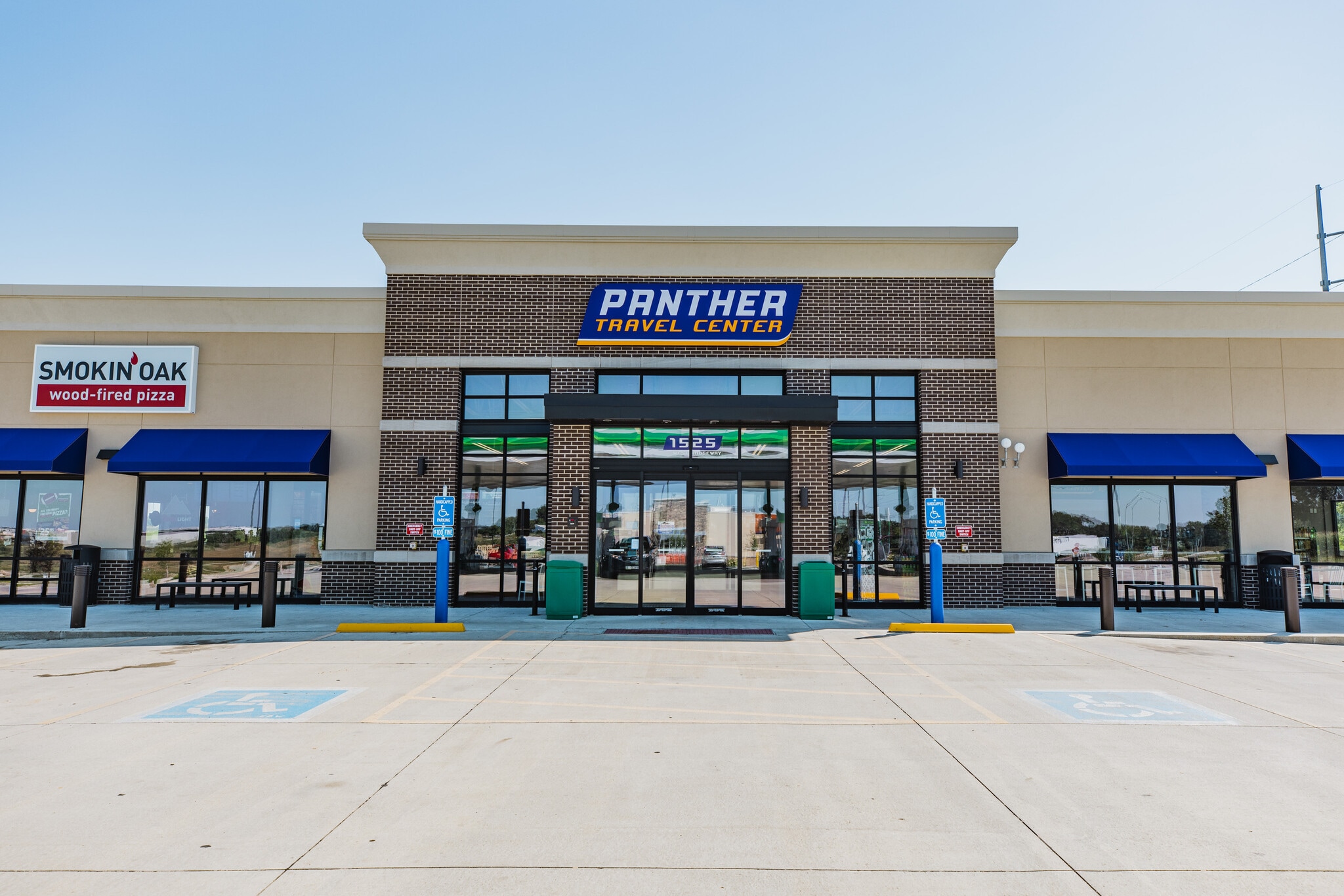 1525 W Ridgeway Ave, Cedar Falls, IA for sale Building Photo- Image 1 of 1