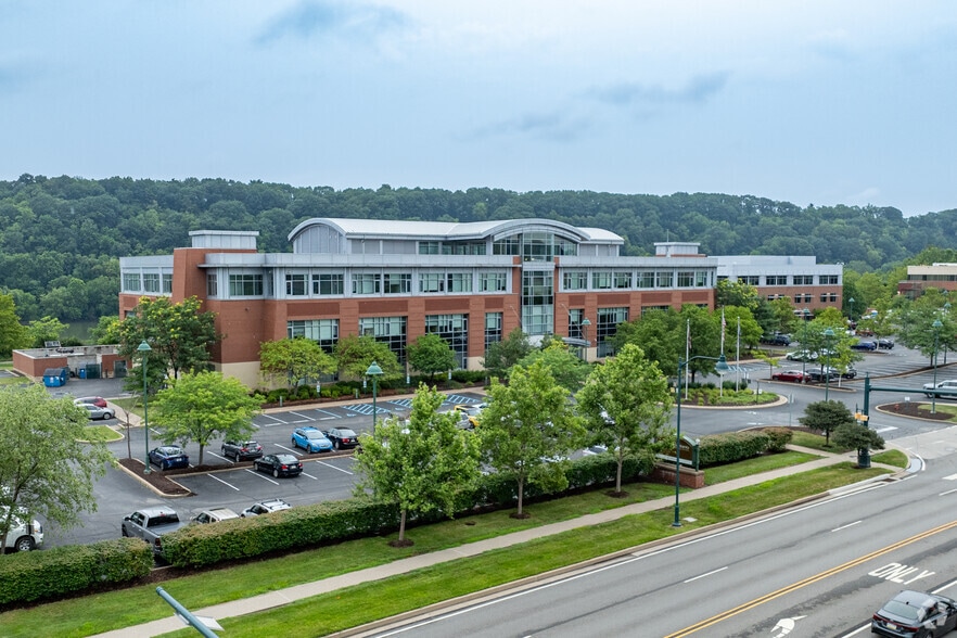 385 E Waterfront Dr, Homestead, PA for sale - Primary Photo - Image 1 of 5