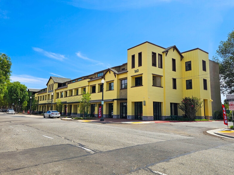 80-250 E High St, Moorpark, CA for lease - Building Photo - Image 3 of 8