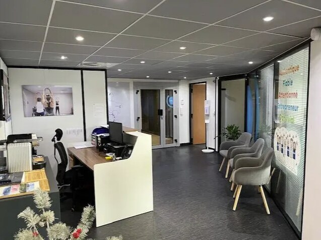 40 Boulevard Henri Sellier, Suresnes for lease Interior Photo- Image 1 of 6