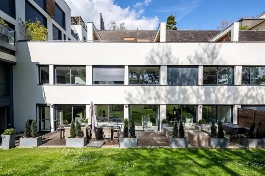 Office in Rueil-Malmaison for sale - Building Photo - Image 2 of 8