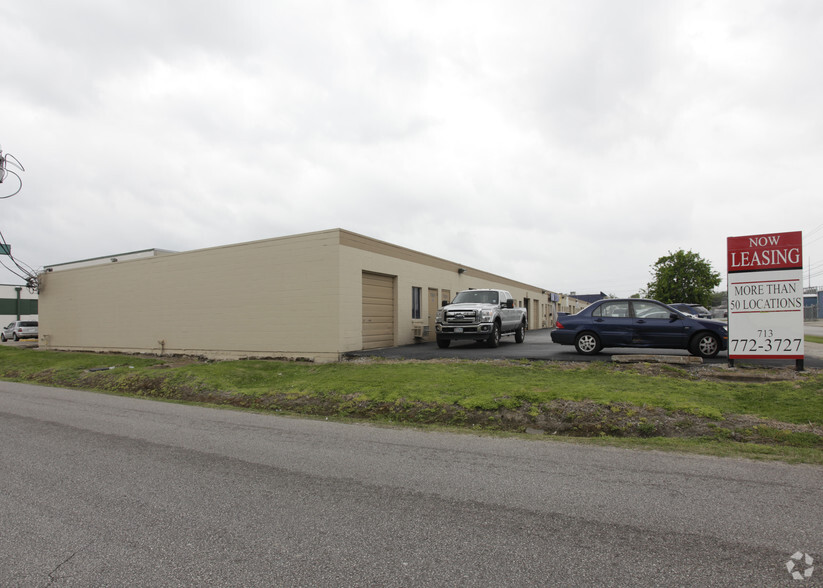 7001 Mullins Dr, Houston, TX for lease - Building Photo - Image 2 of 3