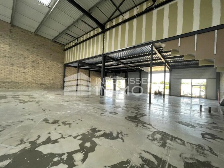 Flex in La Queue-en-Brie for lease - Building Photo - Image 3 of 7