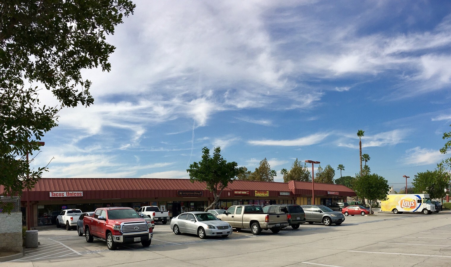 2715 W Foothill Blvd, Rialto, CA 92376