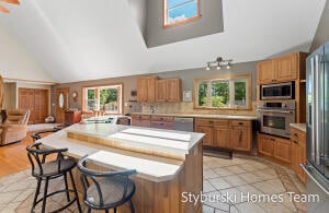 226 N 176th Ave, Walkerville, MI for sale - Interior Photo - Image 2 of 15
