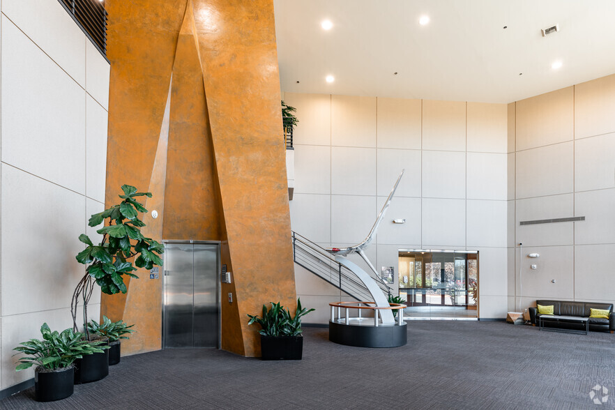 2811 S 102nd St, Tukwila, WA for lease - Lobby - Image 2 of 9