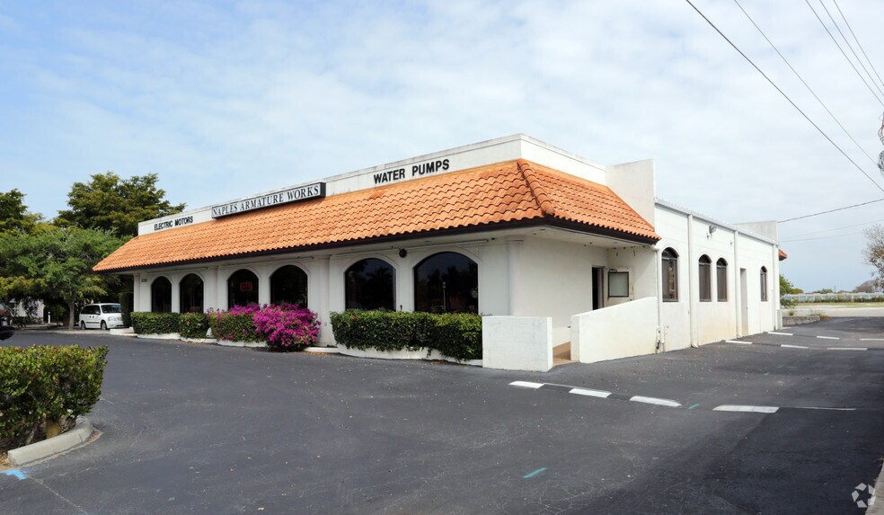 1095 5th Ave S, Naples, FL for lease - Building Photo - Image 3 of 5
