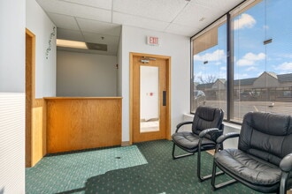 108 Valley Dr, Elburn, IL for lease Interior Photo- Image 2 of 18