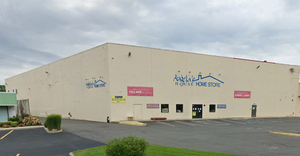 2052 Route 112, Medford, NY for lease - Building Photo - Image 1 of 2