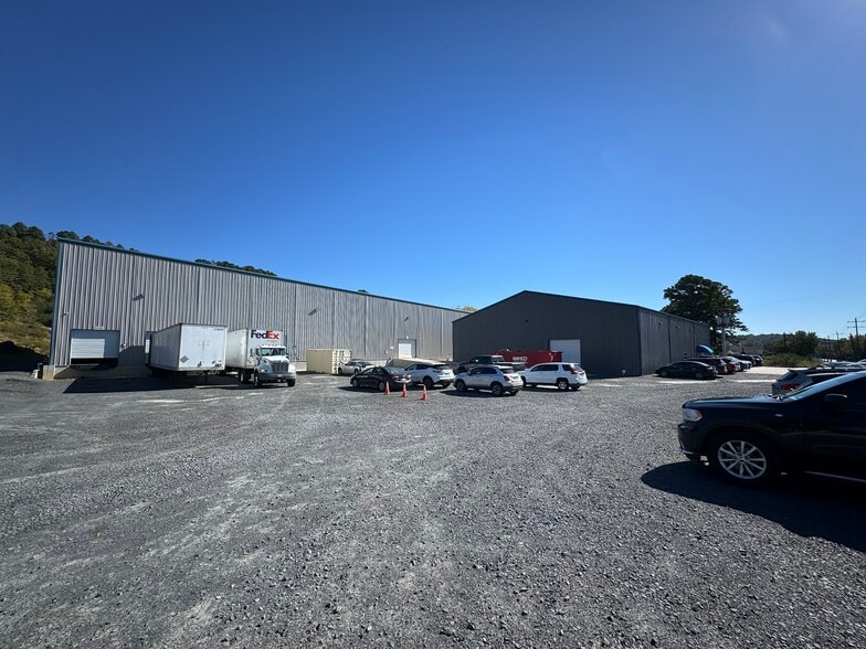 100% Occupied Industrial Property portfolio of 2 properties for sale on LoopNet.com - Building Photo - Image 2 of 8