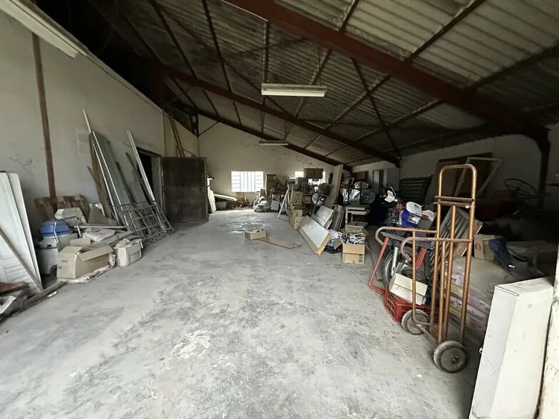 Industrial in Althen-des-Paluds for lease - Interior Photo - Image 3 of 6