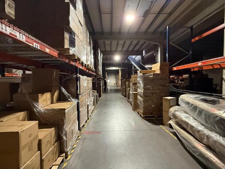 Industrial in Vallauris for lease - Building Photo - Image 3 of 7