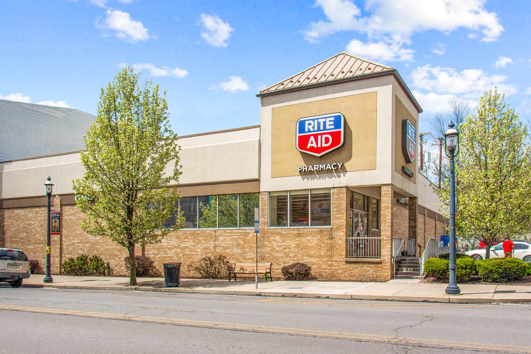 15 W Centre St, Mahanoy City, PA for lease Interior Photo- Image 1 of 8