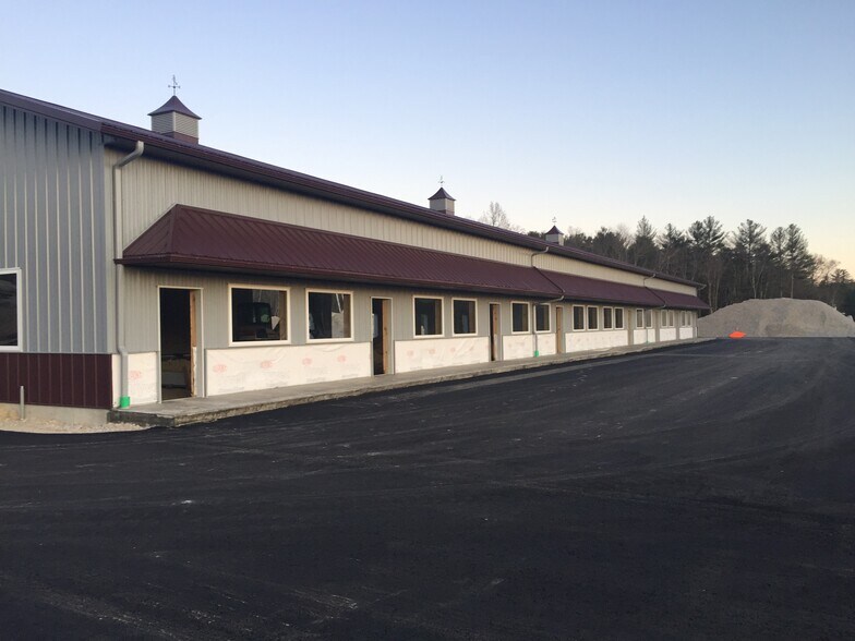 237 Londonderry Tpke, Hooksett, NH for sale - Building Photo - Image 1 of 1