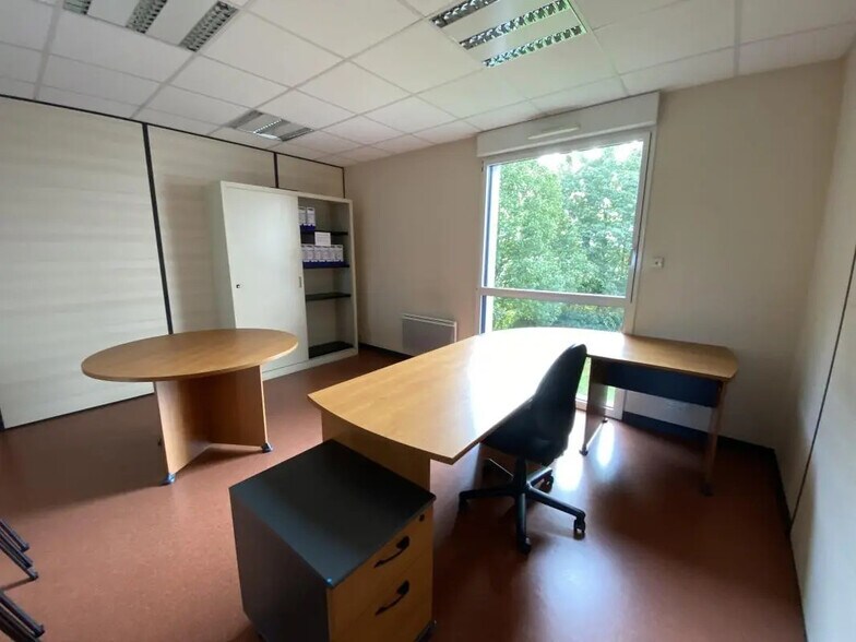 Office in Le Rheu for sale - Interior Photo - Image 3 of 4