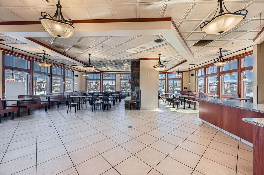 9846 Zenith Meridian Dr, Englewood, CO for sale - Interior Photo - Image 3 of 70