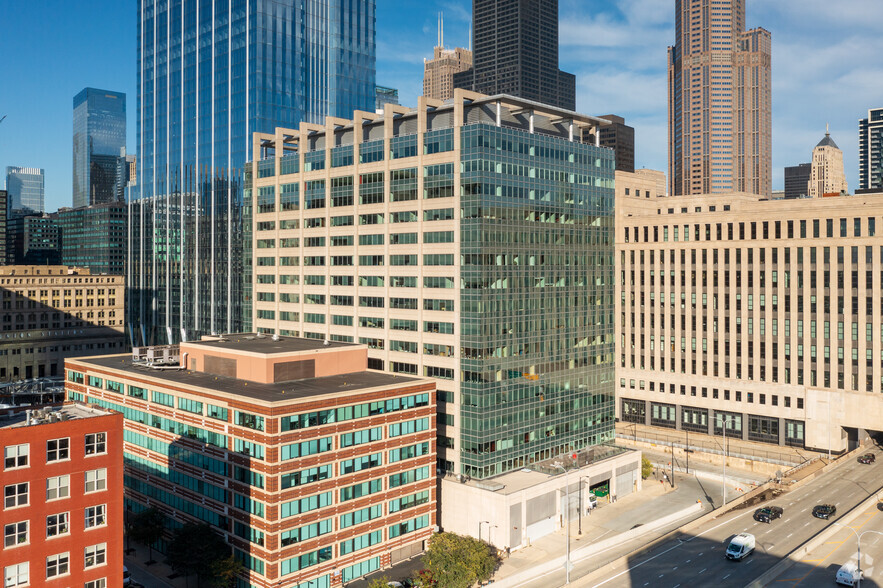 525 W Van Buren St, Chicago, IL for lease - Building Photo - Image 1 of 8