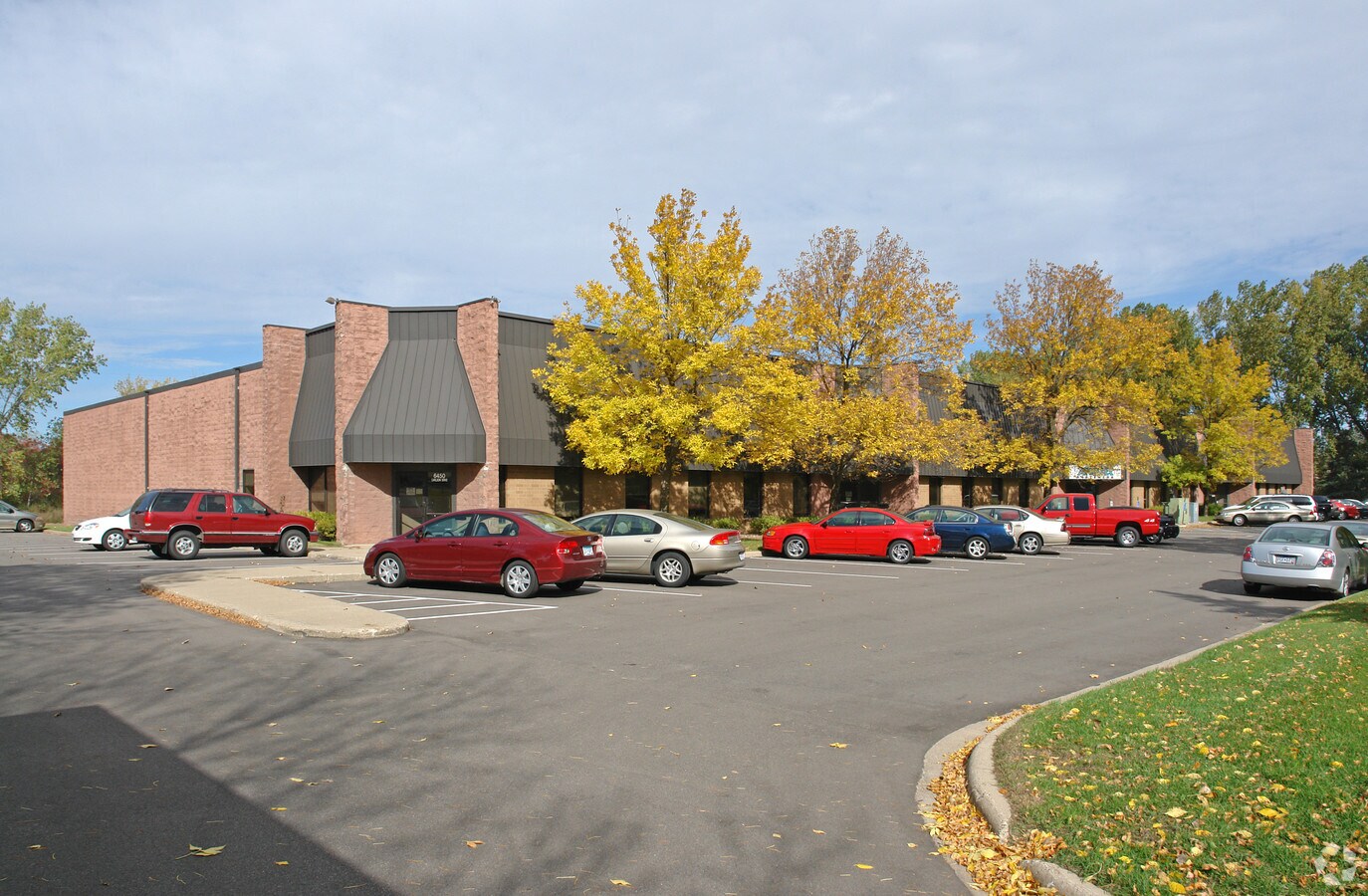 6450 Carlson Dr, Eden Prairie, MN 55346