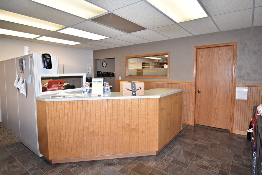 14 E Charles St, Oelwein, IA for sale - Building Photo - Image 3 of 15