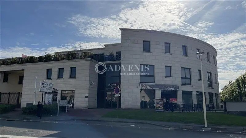 Office in Torcy for lease - Building Photo - Image 2 of 11