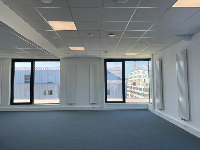 Office in Angers for lease - Interior Photo - Image 2 of 10