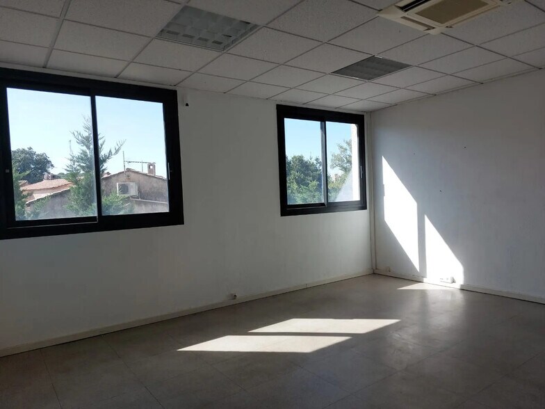 Office in La Valette-du-Var for lease - Interior Photo - Image 2 of 7