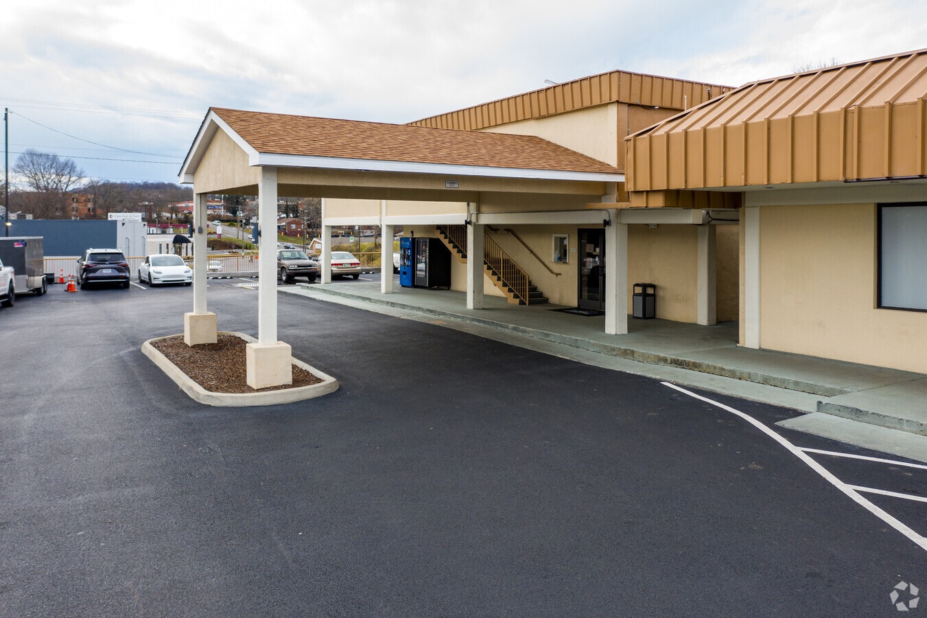 2221 Euclid Ave, Bristol, VA 24201