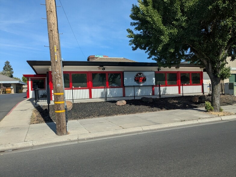 3008 McHenry Ave, Modesto, CA for sale - Building Photo - Image 1 of 6