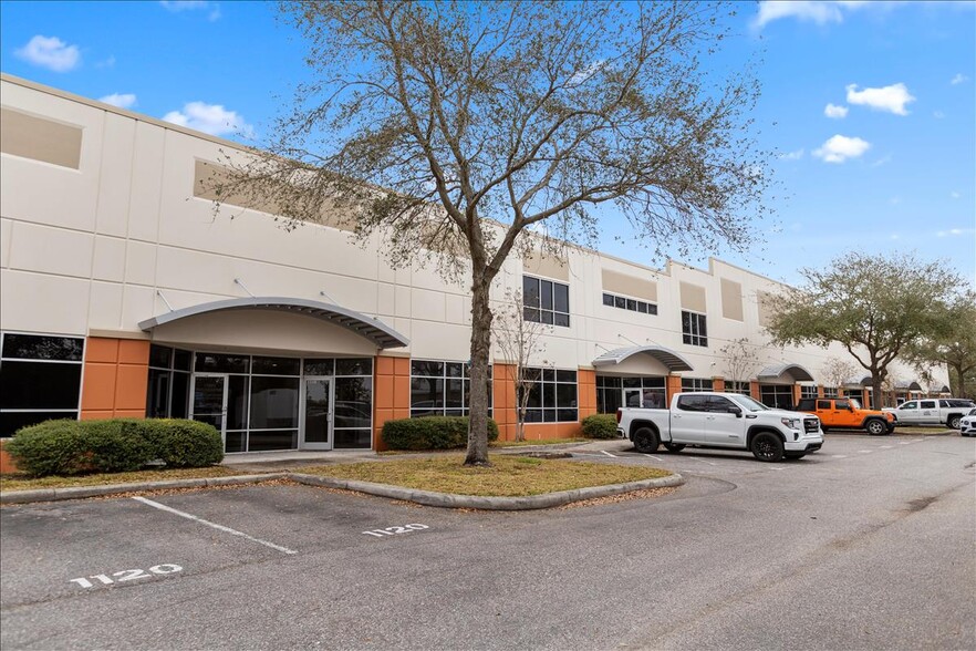 350 E Crown Point Rd, Winter Garden, FL for lease - Primary Photo - Image 1 of 9