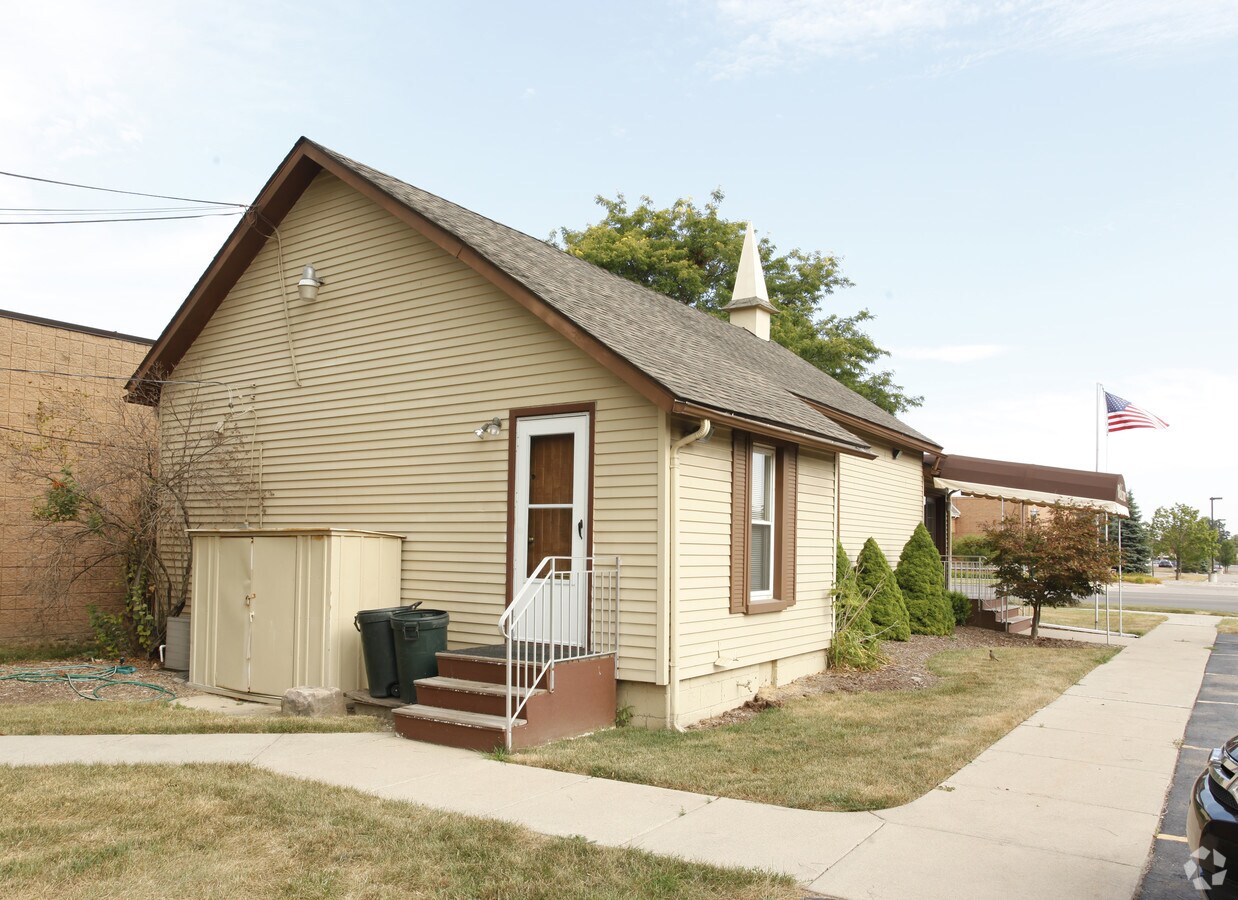 44205 Ford Rd, Canton, MI 48187