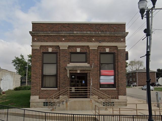 32 Main St, Newhall, IA for sale - Primary Photo - Image 1 of 1