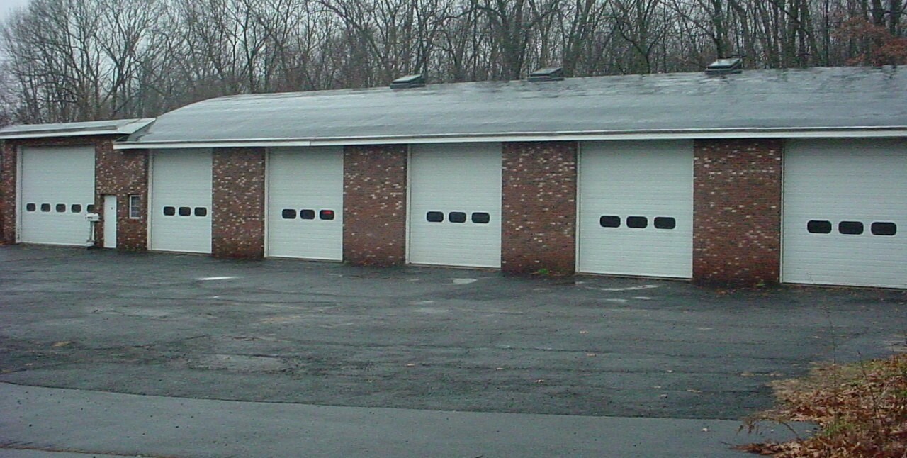 35 Rita Ave, Cheshire, CT for sale Primary Photo- Image 1 of 1