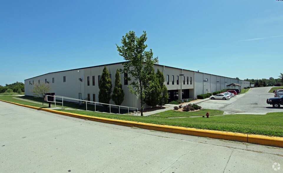 650 N Lincoln St, Spring Hill, KS for sale - Primary Photo - Image 1 of 1