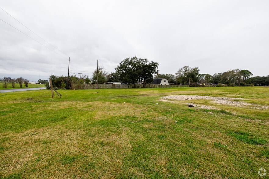 5449 E Parkway St, Groves, TX for sale - Primary Photo - Image 1 of 1