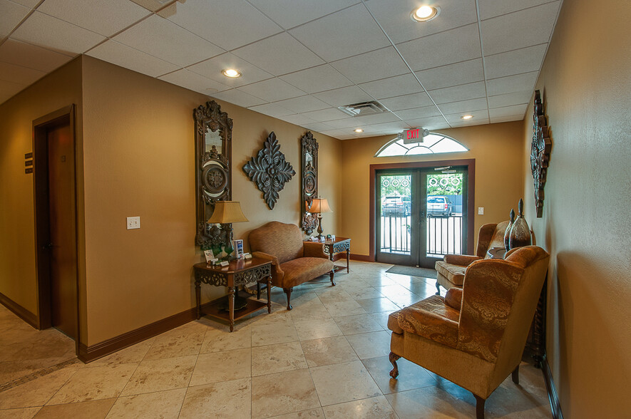 1414 S Friendswood Dr, Friendswood, TX for lease - Interior Photo - Image 3 of 5