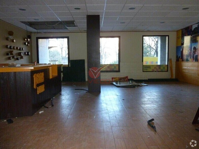 Retail in Cuenca, Cuenca for lease - Interior Photo - Image 1 of 1