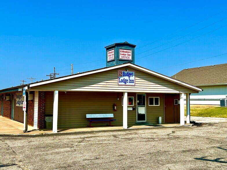 116 NW 14th St, Abilene, KS for sale - Building Photo - Image 1 of 1