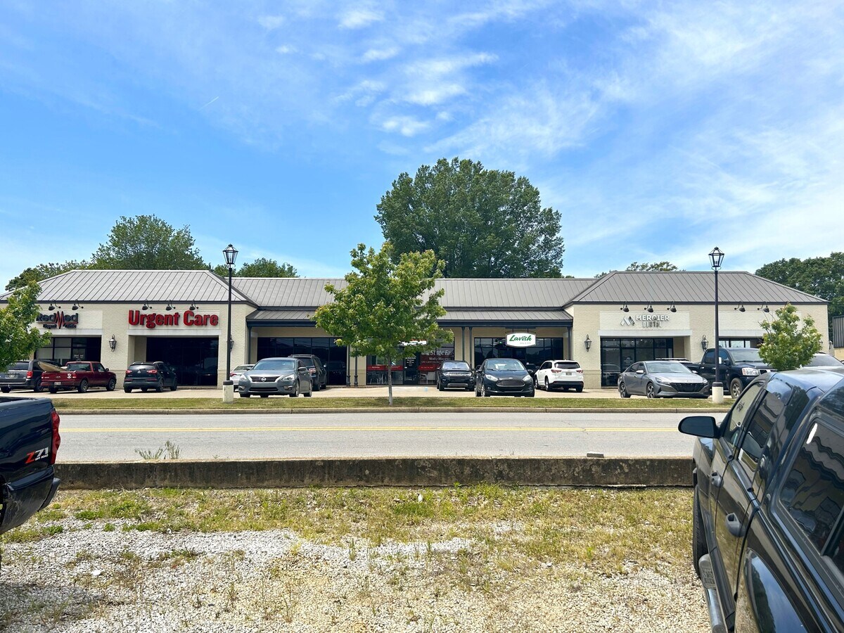 188 Starlyn Ave, New Albany, MS 38652 Starlyn Shopping Plaza New