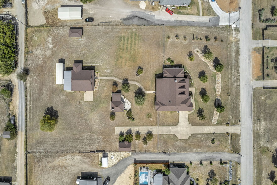 123 Family Cir, Hutto, TX for sale - Primary Photo - Image 1 of 1