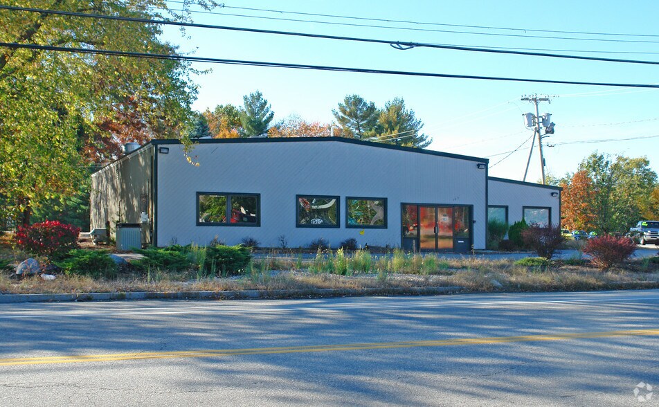 132 Plaistow Rd, Plaistow, NH 03865