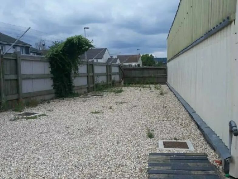 Flex in Rouen for lease - Building Photo - Image 2 of 3