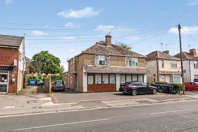 13 Andover Rd, Ludgershall for sale Primary Photo- Image 1 of 4