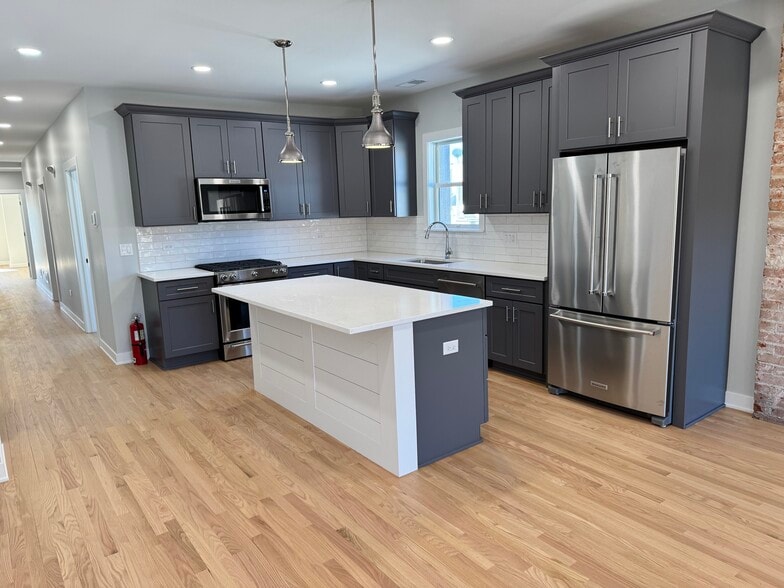 20 W Jefferson Ave, Naperville, IL for lease - Building Photo - Image 2 of 6