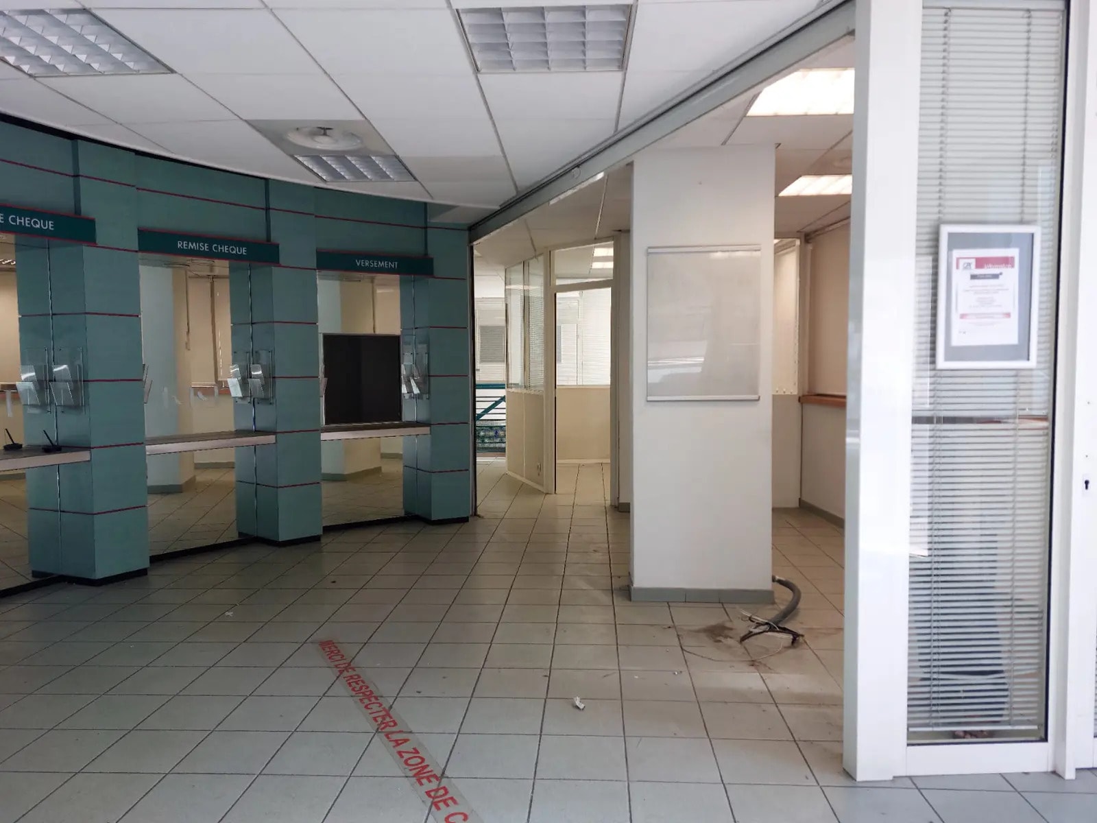 Retail in Aubagne for lease Interior Photo- Image 1 of 4