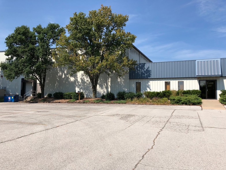 1825 Industrial Dr, Carthage, MO for sale - Building Photo - Image 1 of 1