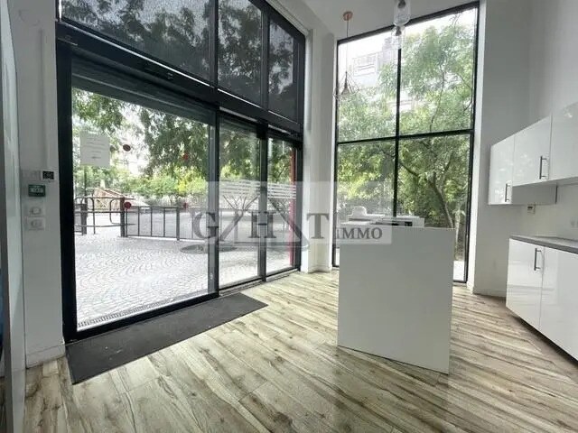 Retail in Ivry-sur-Seine for lease Interior Photo- Image 1 of 11