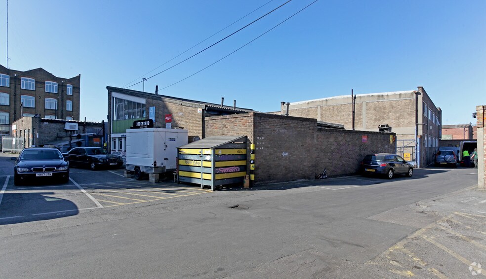 43 White Post Ln, London for lease - Primary Photo - Image 1 of 4
